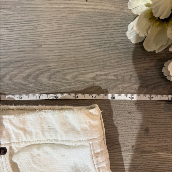 Abercrombie & Fitch The 90’s Straight Ultra High Rise White Jeans - Picture 6 of 11